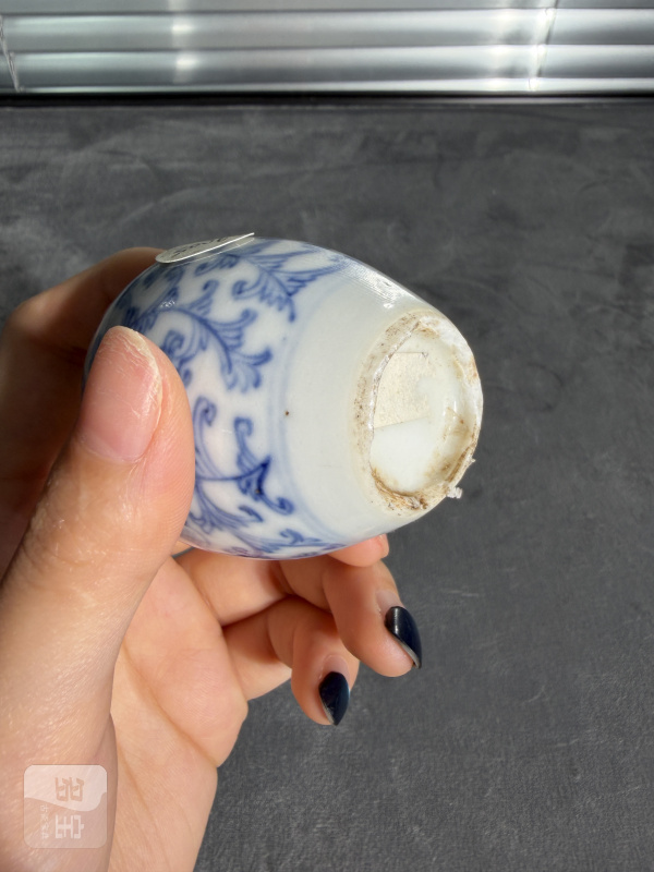 清中期青花淡描缠枝花卉纹鼻烟壶 - 图8
